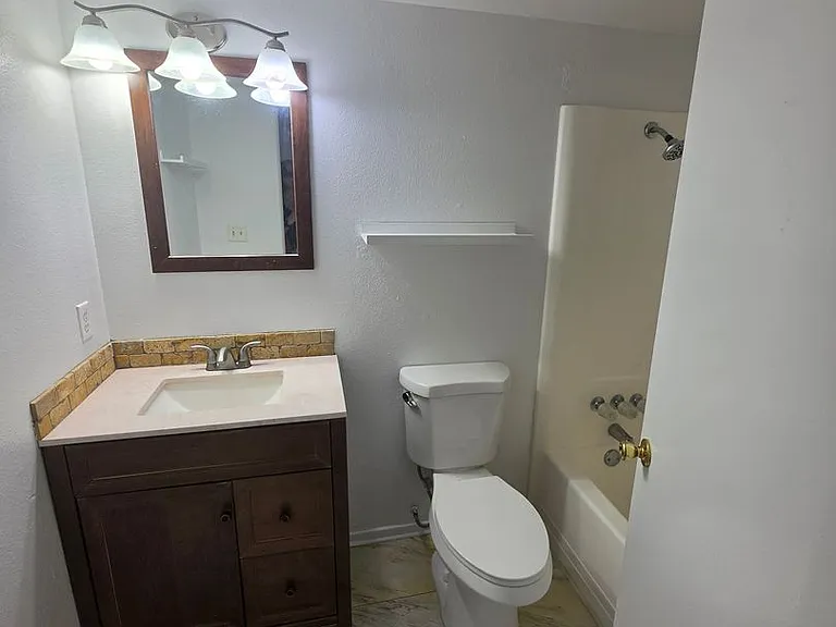 1160 Jasper Ave — Photo 5
