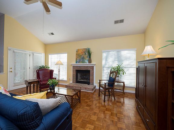 3rd image of 1100 Saddle Oak Ct