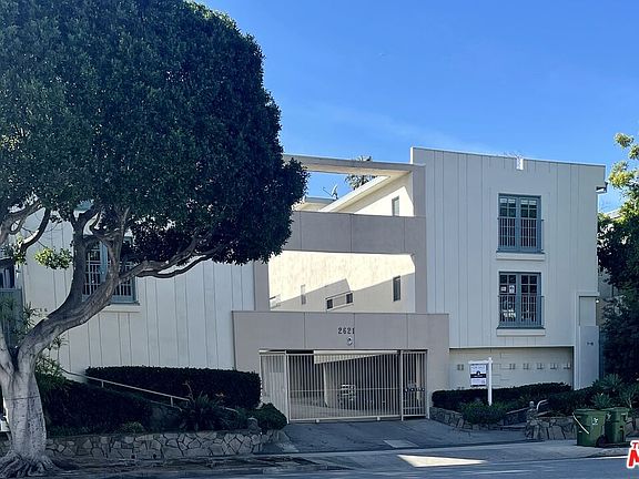 4th image of 2621 Centinela Ave