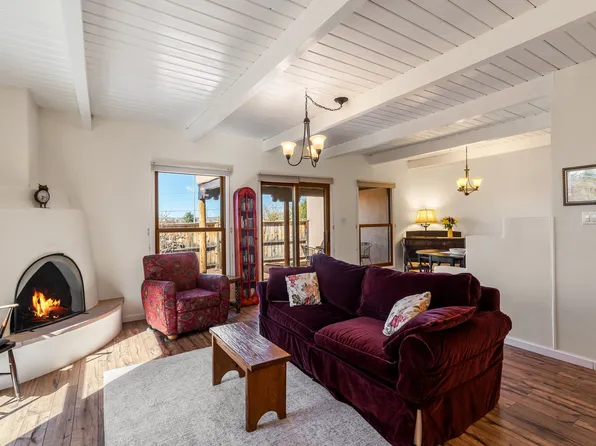 2945 Plaza Azul, Santa Fe, NM 87507