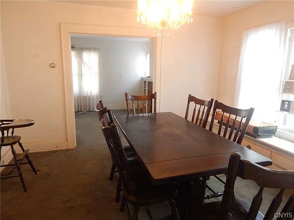 5th image of 702 Arthur St