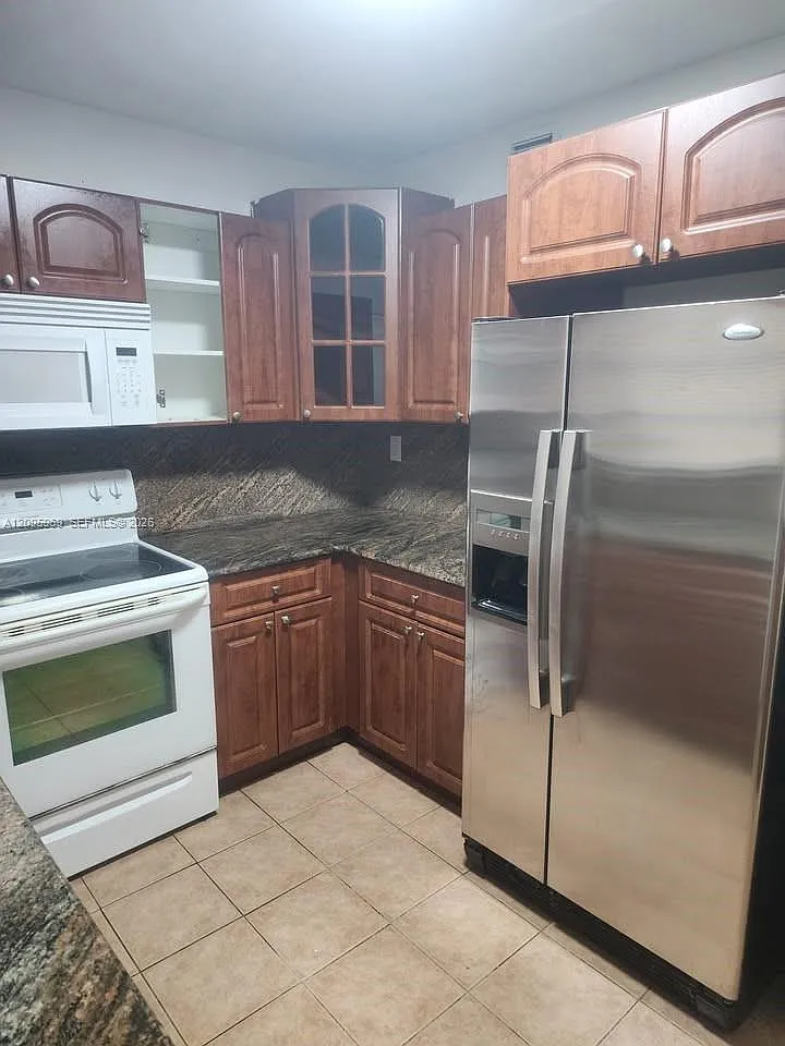 Pineside No 2 Condo — Photo 2