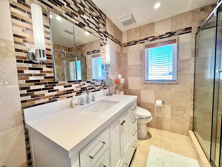 1703 Beach Ter #4N — Photo 22
