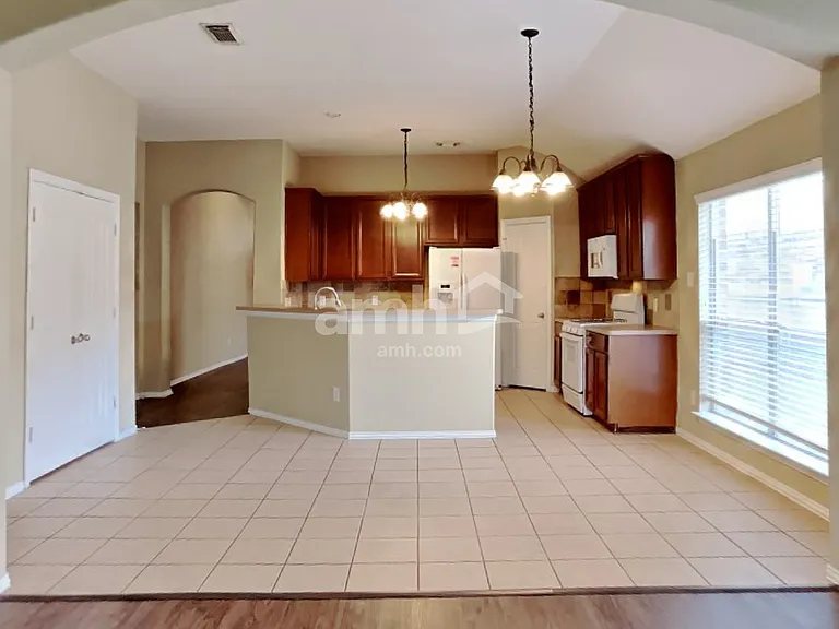 2918 Meridian Bay Ln — Photo 5