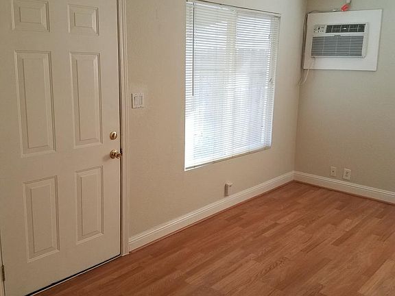 5th image of 207 1/2 N College St