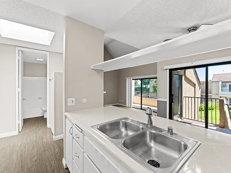 Mesa Pines Apartments — Photo 11