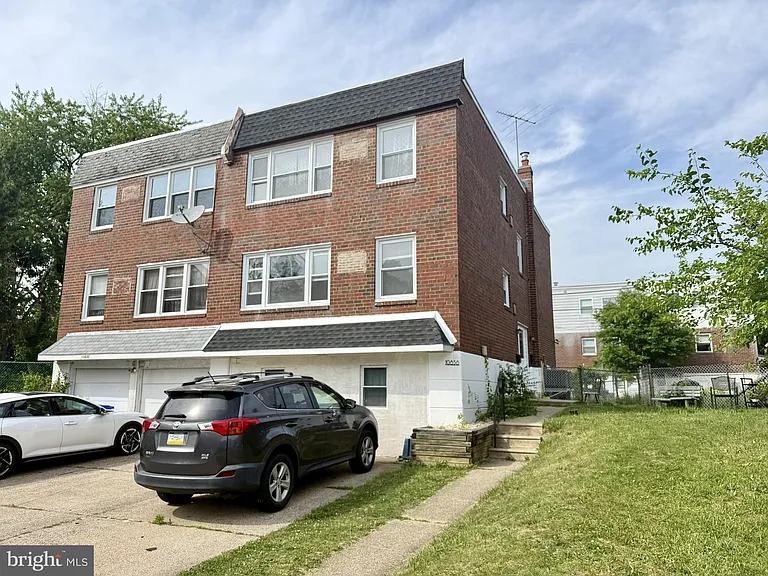 10838 Lockart Ct — Photo 2