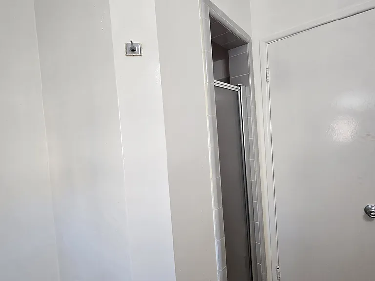 4830 Coliseum St #8 — Photo 14
