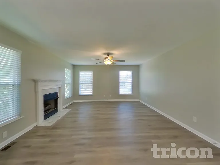 2536 Bayview Dr — Photo 3