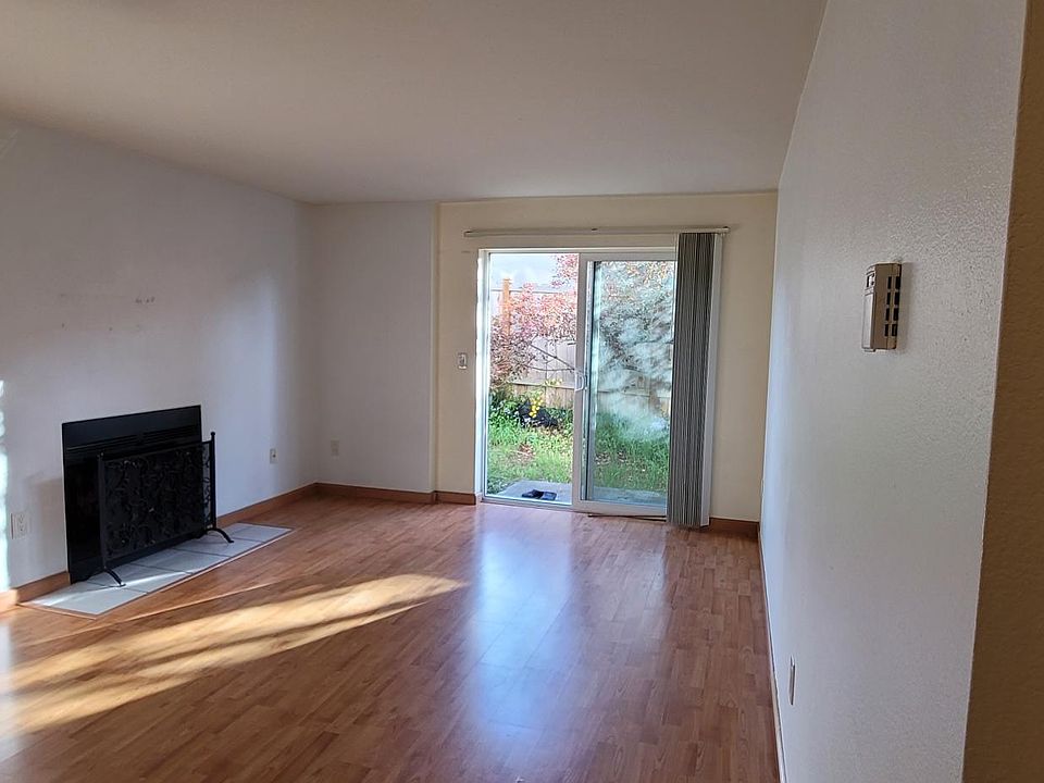 1st image of 20301 19th Ave NE APT 701