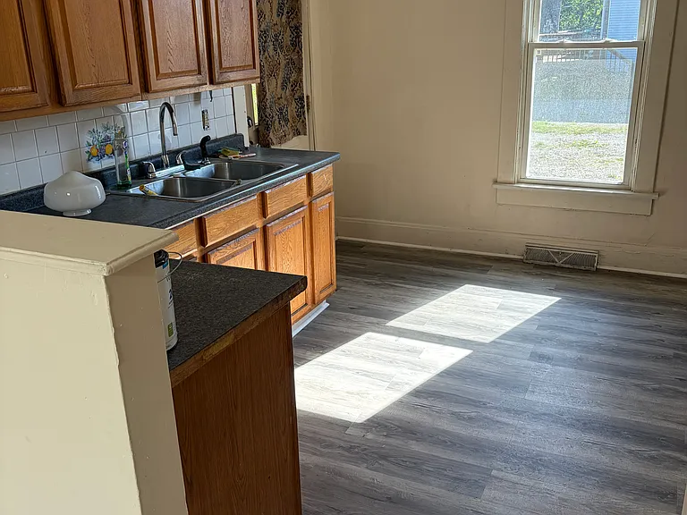 342 W Main St — Photo 12
