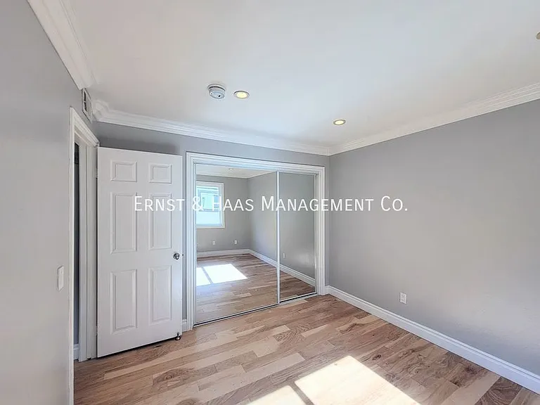 421 W 6th St #103 — Photo 14