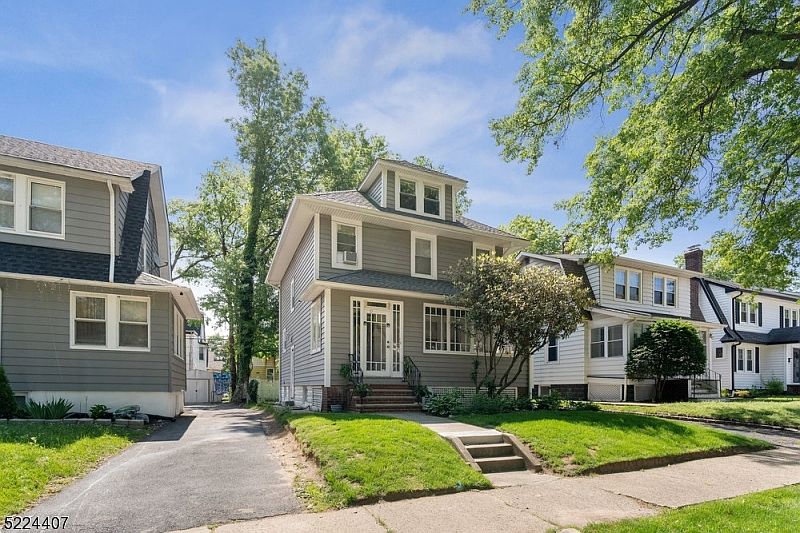 1st image of 10 Hillcrest Ter