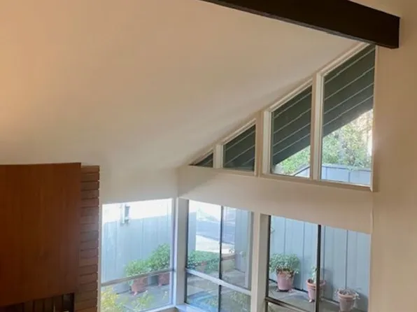 10316 Clusterberry Ct, Los Angeles, CA 90077