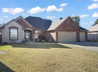 1328 W Emerald Way, Mustang, OK 73064