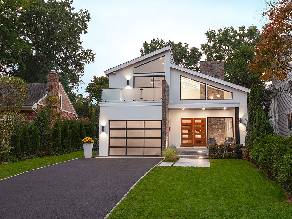 1st image of 611 Rushmore Ave