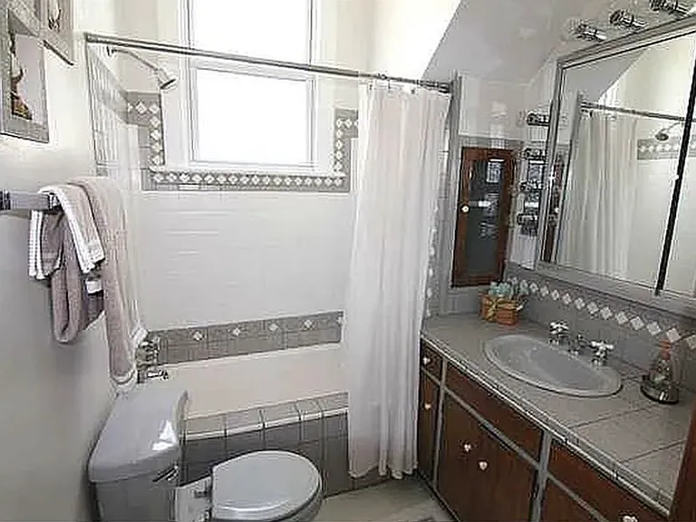208 E Northwood Ave — Photo 9