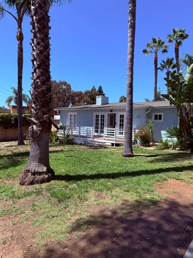 Spectacular 3 Bedroom 2 bath home close to the beach — Photo 1