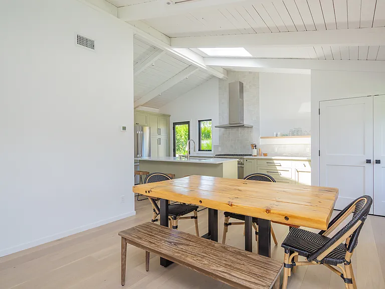 147 Soundview Dr — Photo 5