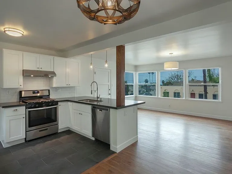 102 N Kalorama St — Photo 7