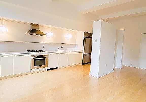 4th image of 15 Broad St APT 2728