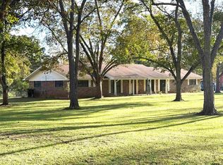 914 S Pineda St, Jacksonville, TX 75766