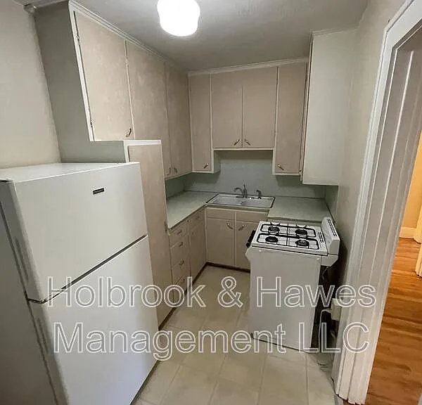 200 E Laurel St — Photo 9