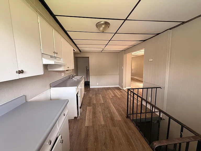 2351 Valentine St — Photo 4