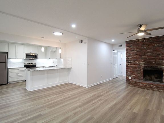 2nd image of 4455 Jefferson St #9