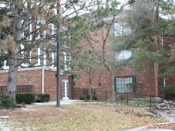 520 Biesterfield Rd Unit B106, Elk Grove Village, IL 60007