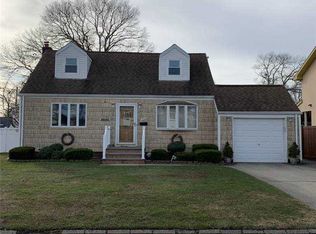 405 N Delaware Ave, Lindenhurst, NY 11757