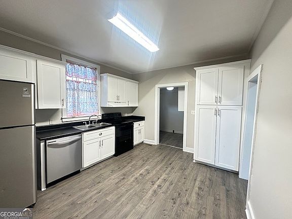 5th image of 601 N Wayne St