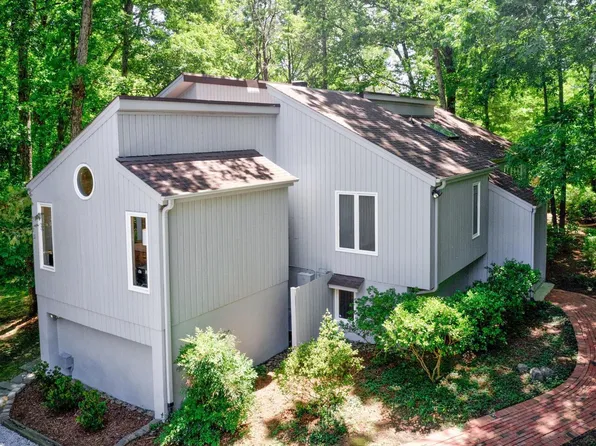 1521 Arboretum Dr, Chapel Hill, NC 27517