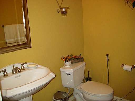 4th image of 550 Saint Regis Ln