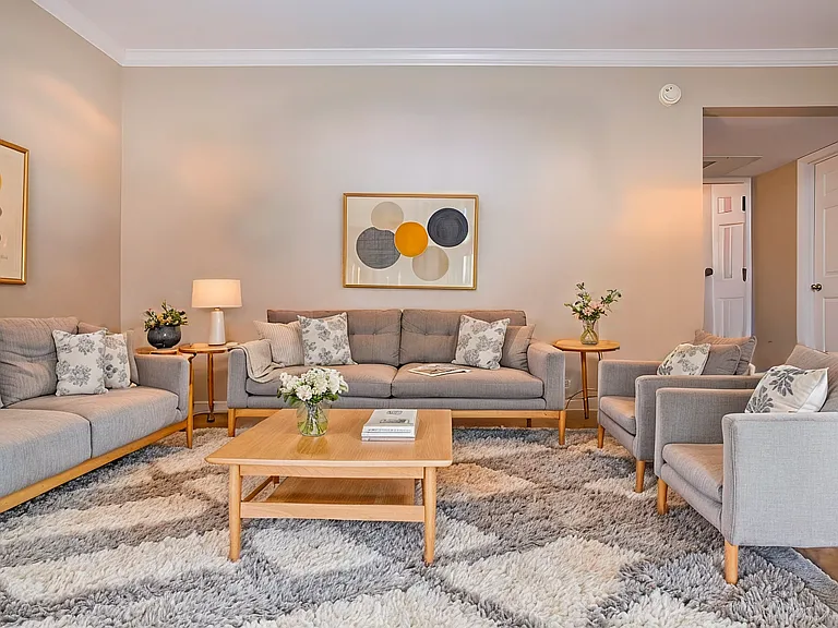 Kingsgate Apartments — Photo 45