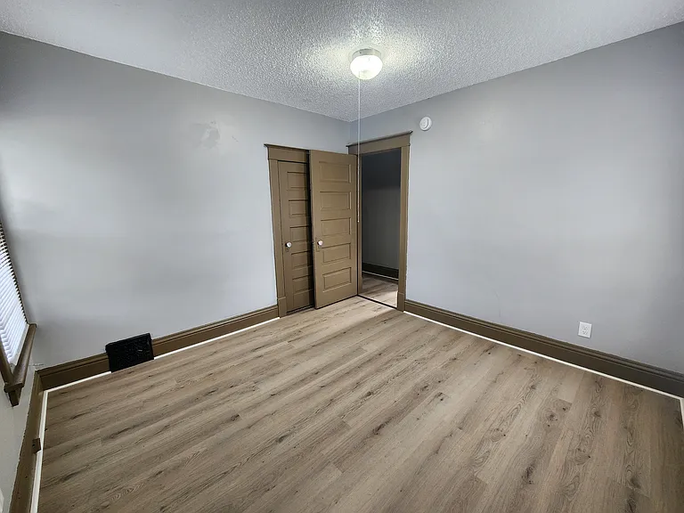 525 Courtland St — Photo 9