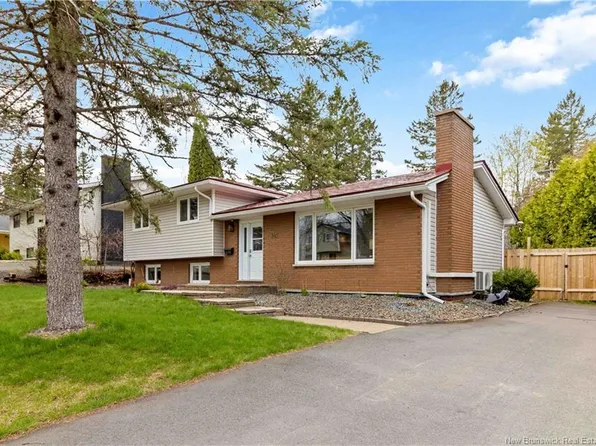 460 Dufferin St, Fredericton, NB E3B 3A7