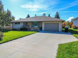 1221 Prairie Dr, Bismarck, ND 58501