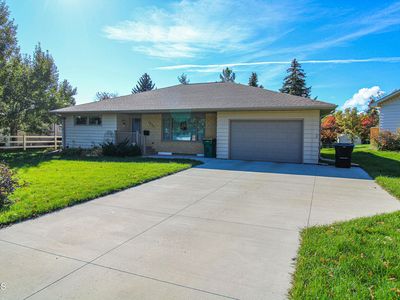 1221 Prairie Dr, Bismarck, ND, 58501