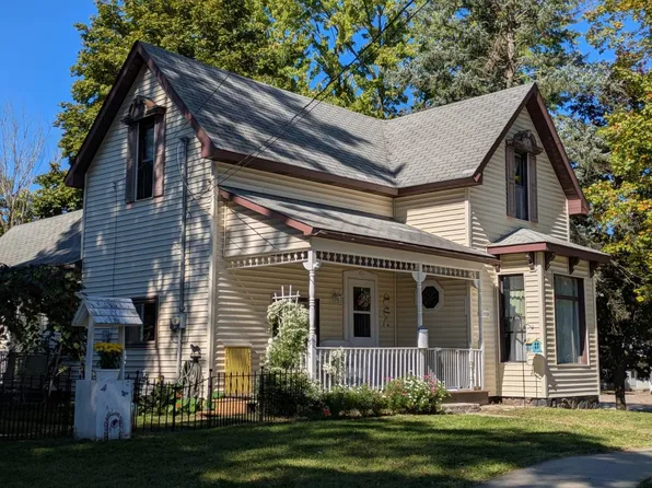 603 Maple St, Clare, MI 48617