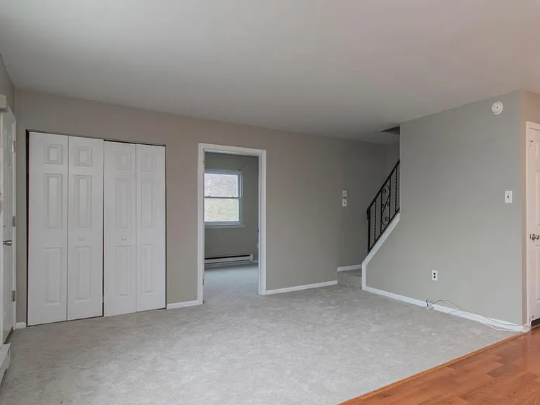 276 Colwyn Ter #1 — Photo 2