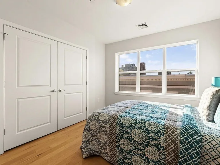 65 Beacon St #401 — Photo 8