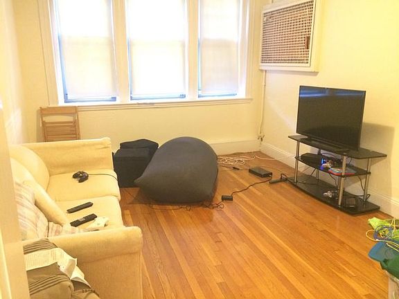 4th image of 5 Lothian Rd APT 2