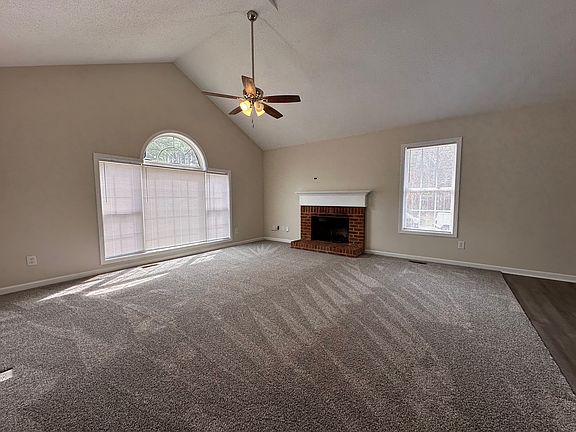 3rd image of 14 Creekbend Dr