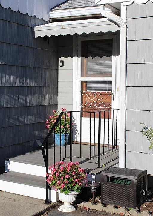 1st image of 10 Hammond Ct #1