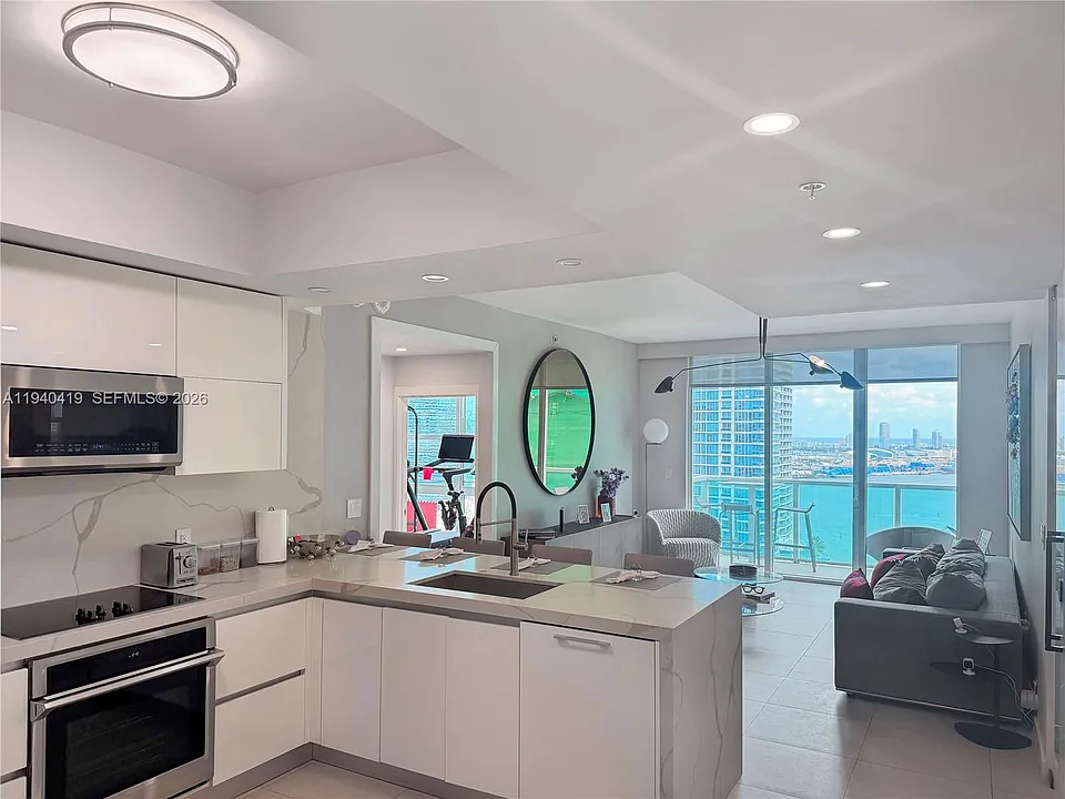 31 SE 5th St #3412