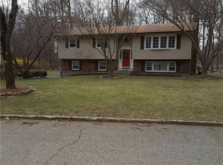 33 Capricorn Ln, Monsey, NY 10952