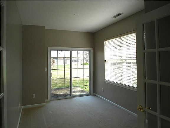 4th image of 6984 Park Square Dr APT D