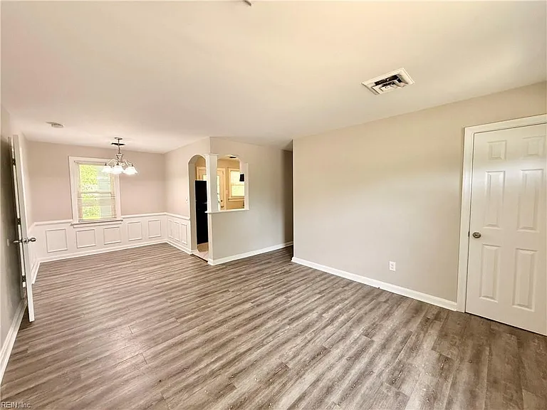 1182 Duncan Dr — Photo 2