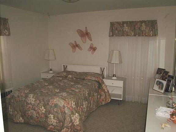 5th image of 633 E Lincoln Ave #E